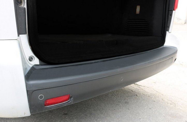 PROTECTIE PLASTIC BARA SPATE RENAULT TRAFIC 2001-2013 PROTECTIE PLASTIC BARA SPATE RENAULT TRAFIC 2001-2013